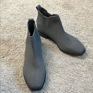 Vivaia Ryan Pro Grey Knit Chelsea Boots NWOB Size 39.5 8.5 New